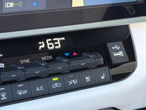 Used 2025 Toyota Tundra Capstone AWD/4WD image 29