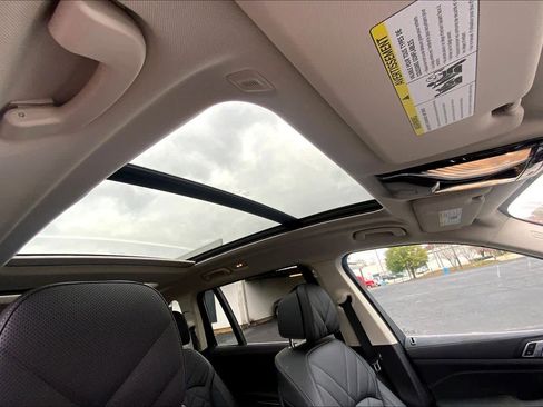 Certified 2025 BMW X7 xDrive40i w/ Premium Package image 13