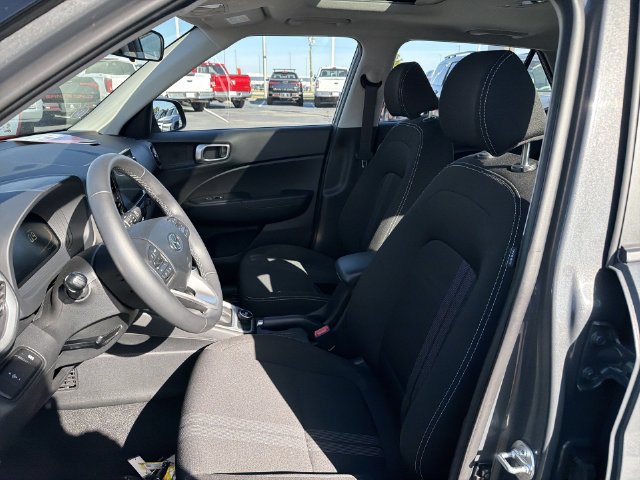 Used 2025 Hyundai Venue SEL FWD image 19