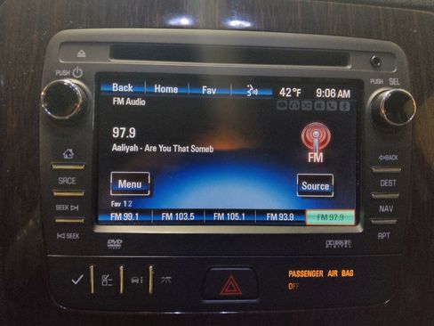 Used 2017 Chevrolet Traverse LT FWD image 25