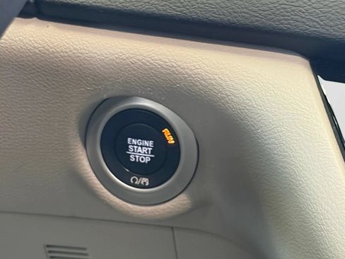 Used 2022 Chrysler Pacifica Touring-L FWD image 28