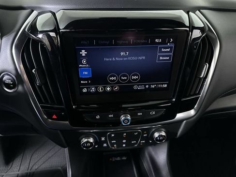 Used 2022 Chevrolet Traverse LT FWD image 13