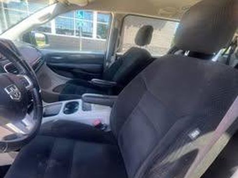 Used 2018 Dodge Grand Caravan SXT FWD image 9