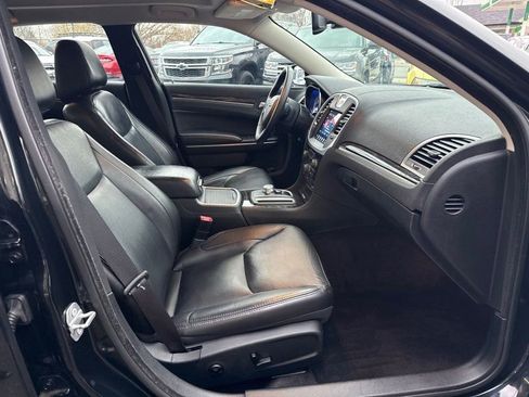 Used 2017 Chrysler 300 Limited image 18