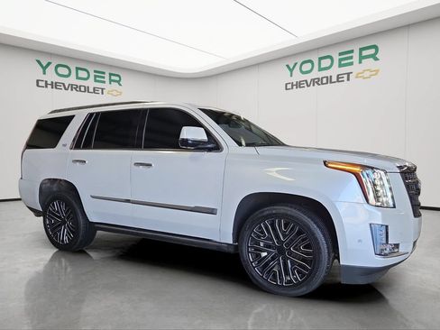 Used 2020 Cadillac Escalade Platinum AWD/4WD image 2