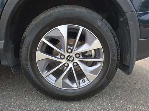 Certified 2018 Toyota RAV4 XLE AWD/4WD image 39