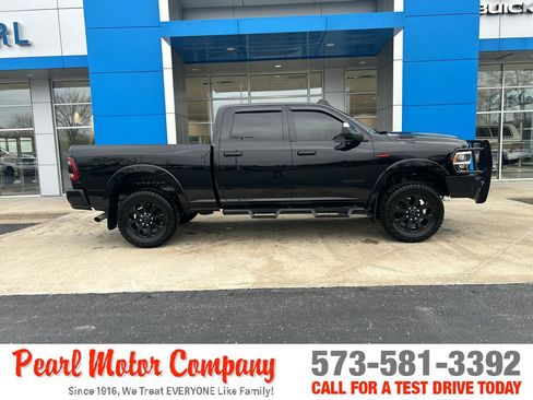 Used 2019 RAM 2500 Laramie w/ Black Appearance Package image 3