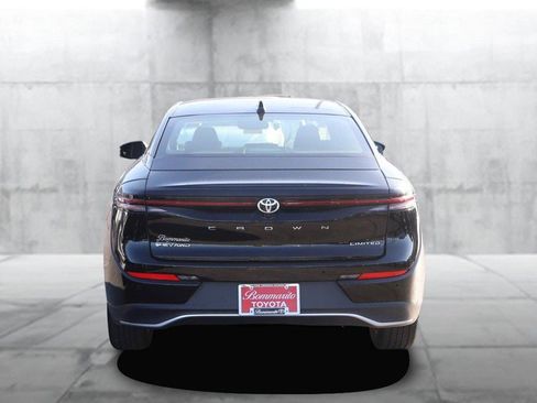 Used 2024 Toyota Crown image 6