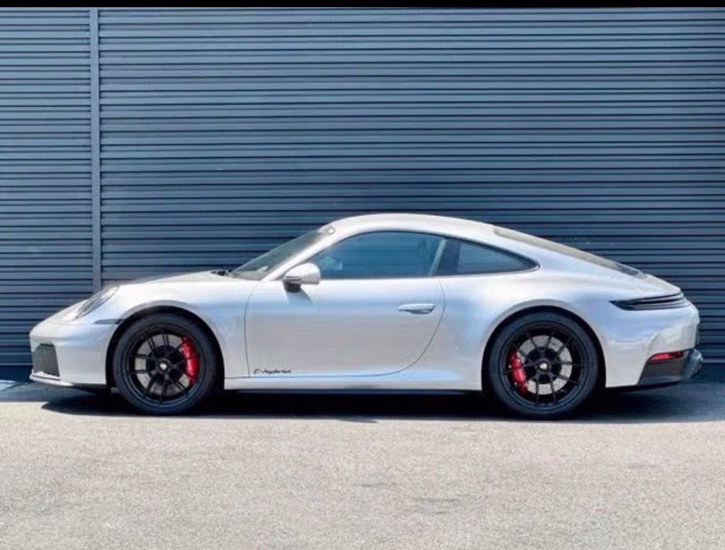 Used 2025 Porsche 911 Carrera 4 GTS AWD/4WD image 4