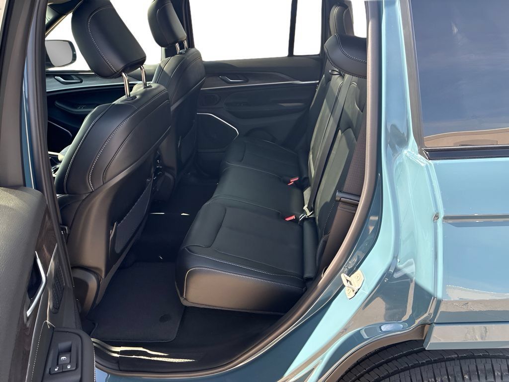 New 2027 Jeep Grand Cherokee Limited AWD/4WD image 20