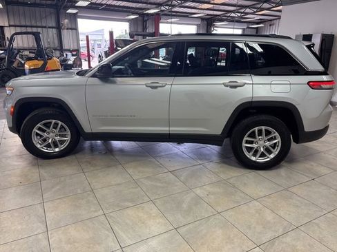 Used 2024 Jeep Grand Cherokee Laredo X w/ Luxury Tech Group I RWD image 14