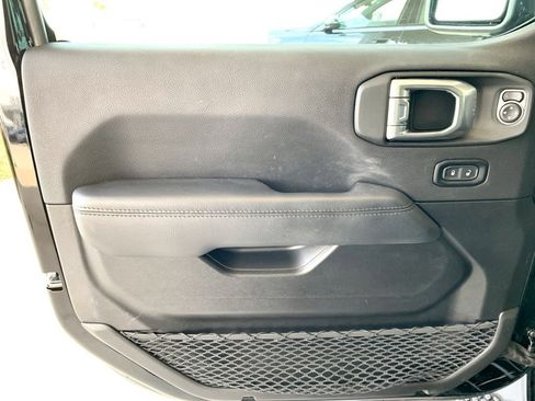 Used 2023 Jeep Wrangler Altitude image 11