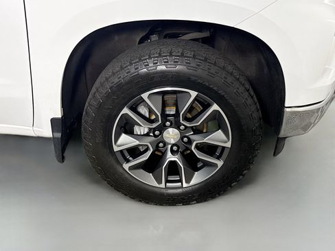 Used 2024 Chevrolet Silverado 1500 LT AWD/4WD image 32