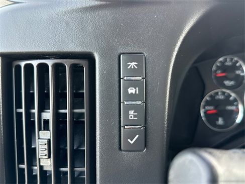 Used 2017 GMC Savana 3500 image 25