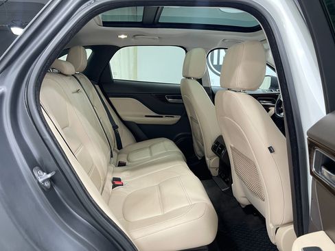Used 2017 Jaguar F-PACE Prestige image 32