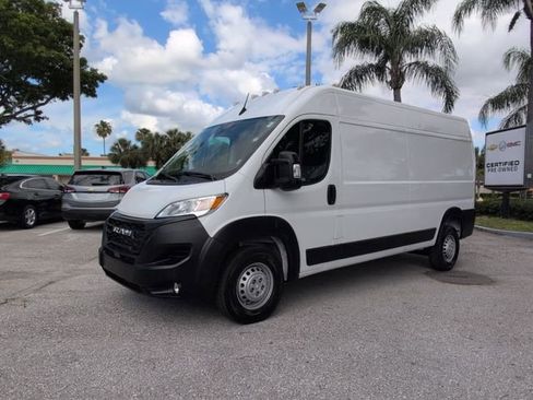 Used 2025 RAM ProMaster 2500 w/ Convenience Group FWD image 3