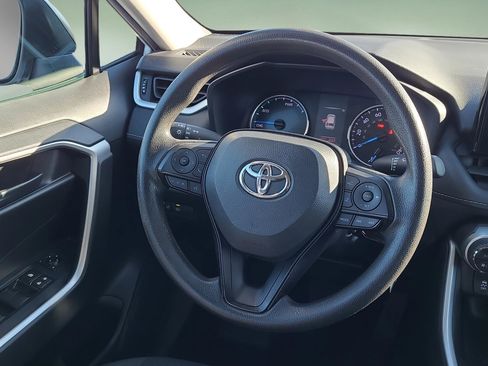 Used 2021 Toyota RAV4 LE image 10