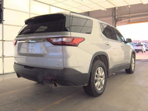 Used 2021 Chevrolet Traverse LT image 11