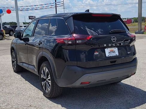 Used 2023 Nissan Rogue SV image 6