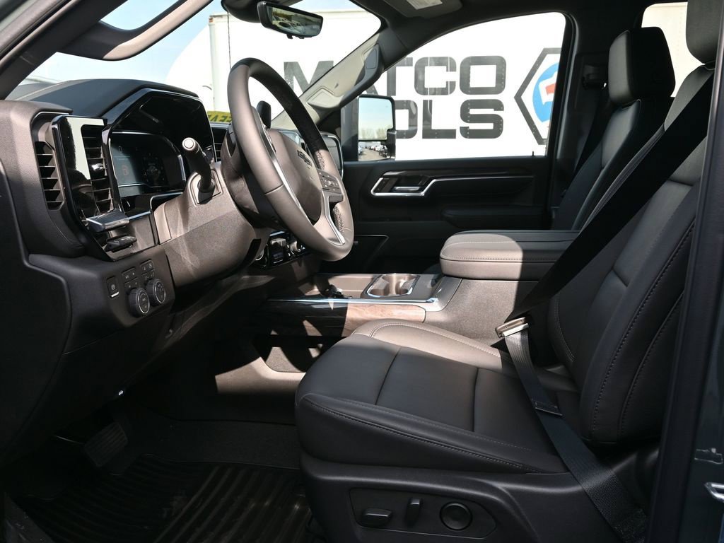 Used 2025 Chevrolet Silverado 3500 LTZ w/ LTZ Plus Package AWD/4WD image 17