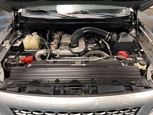 Used 2018 Nissan Titan SV image 18