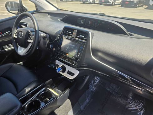 Used 2017 Toyota Prius Four Touring w/ Premium Convenience Package FWD image 11