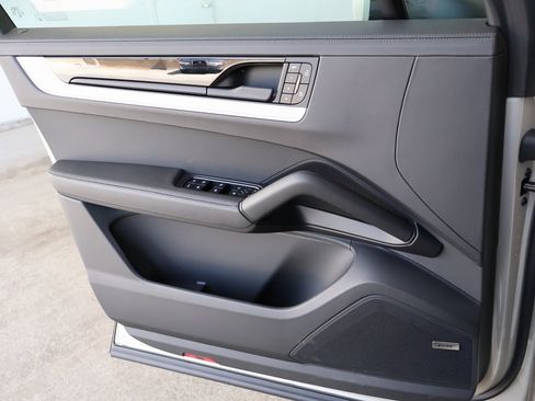 New 2025 Porsche Cayenne S image 36