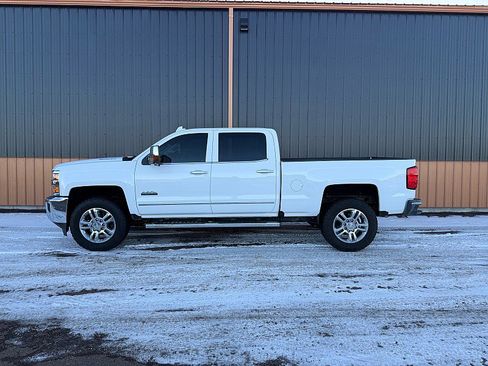 Used 2016 Chevrolet Silverado 2500 High Country image 3