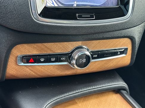Certified 2025 Volvo XC90 B6 Plus AWD/4WD image 25