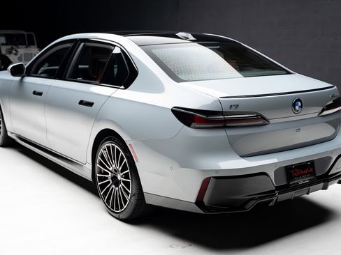 Used 2024 BMW i7 xDrive60 w/ M Sport Package RWD image 23