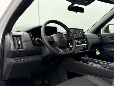 New 2026 Nissan Pathfinder SV image 10