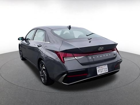 Used 2025 Hyundai Elantra Limited FWD image 11
