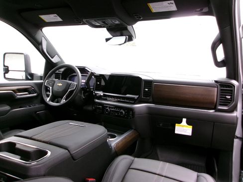 New 2026 Chevrolet Silverado 3500 High Country w/ Technology Package image 3