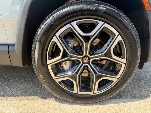 Used 2025 Rivian R1S Adventure AWD/4WD image 30