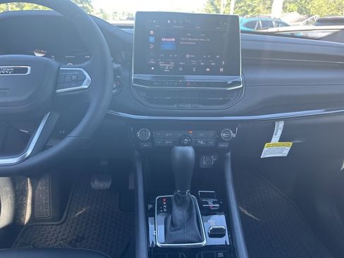 New 2025 Jeep Compass Latitude w/ Sun & Sound Group AWD/4WD image 17