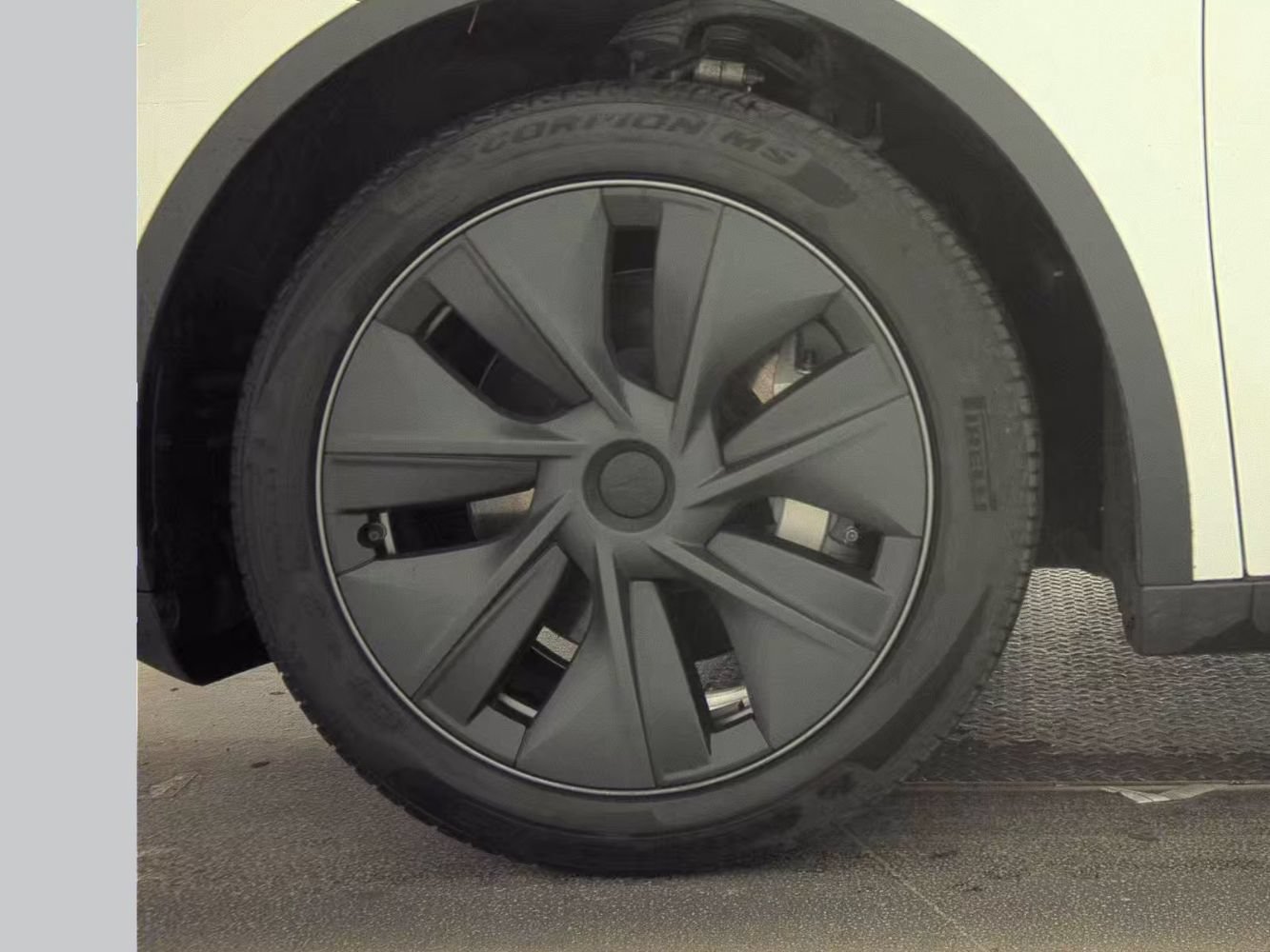 Used 2024 Tesla Model Y Long Range AWD/4WD image 18