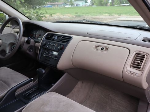 Used 1998 Honda Accord LX image 17