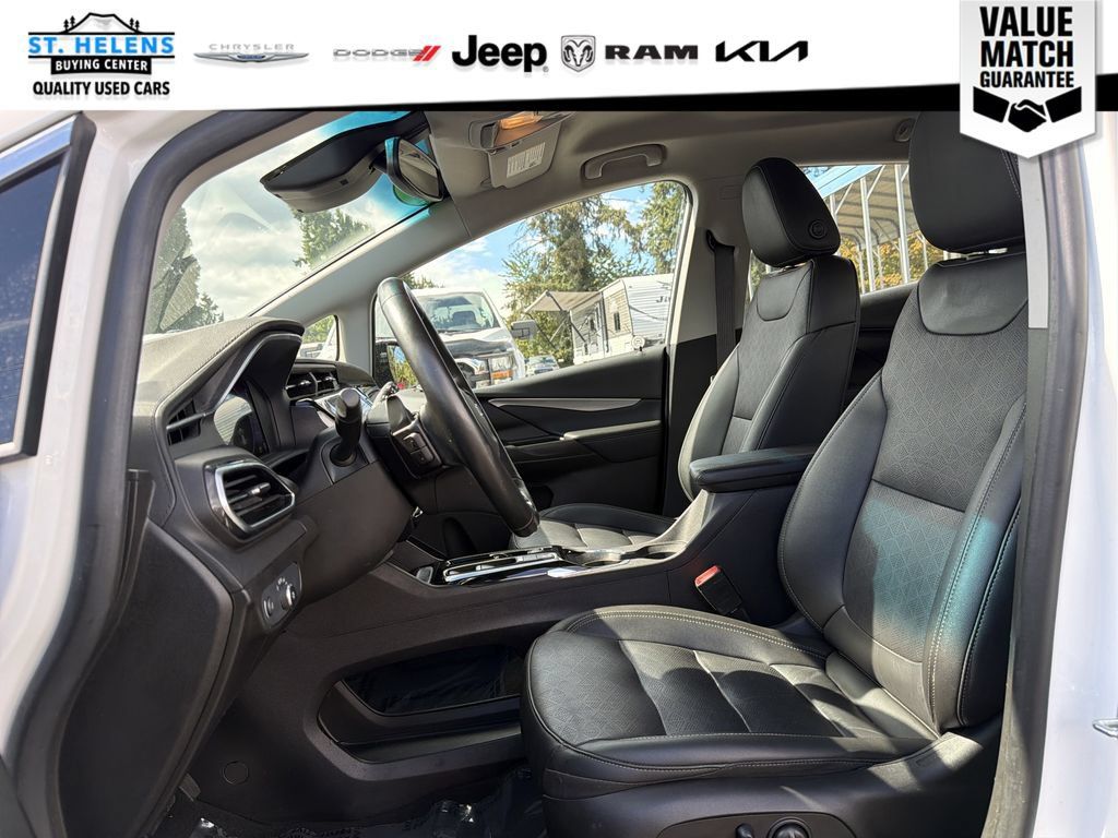Used 2022 Chevrolet Bolt LT w/ Infotainment Package FWD image 12