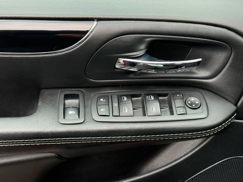 Used 2017 Dodge Grand Caravan SE FWD image 11