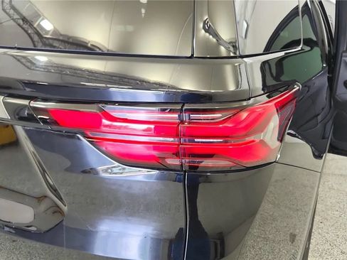 Used 2023 Chevrolet Traverse RS AWD/4WD image 15