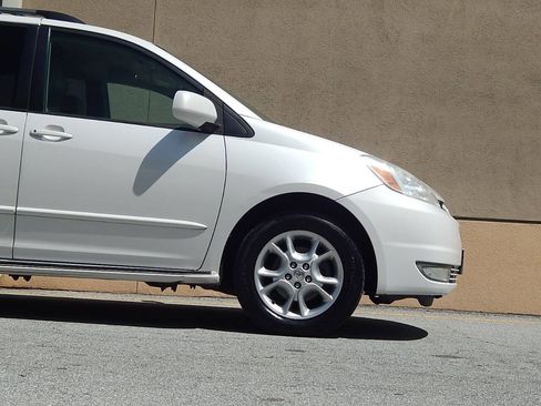 Used 2005 Toyota Sienna XLE Limited image 19
