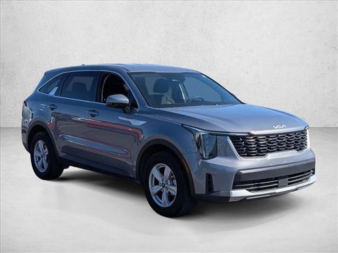 Used 2025 Kia Sorento LX FWD image 3