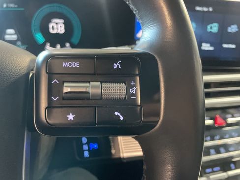 Used 2025 Hyundai Santa Fe SE image 25