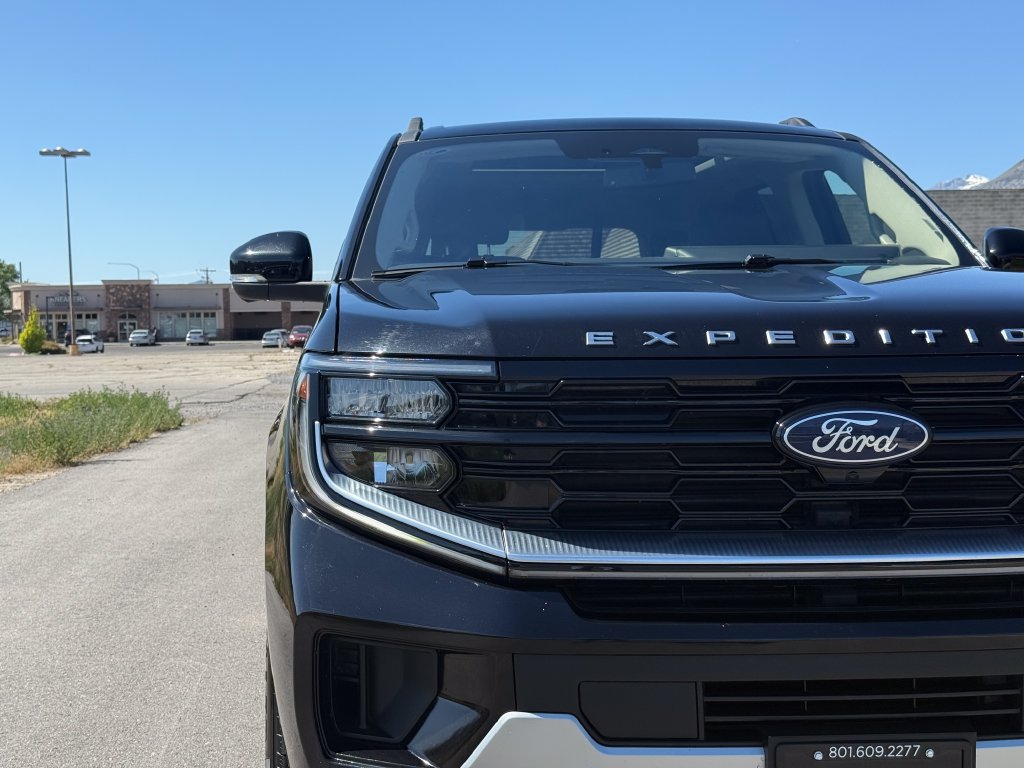 Used 2025 Ford Expedition Platinum AWD/4WD image 6