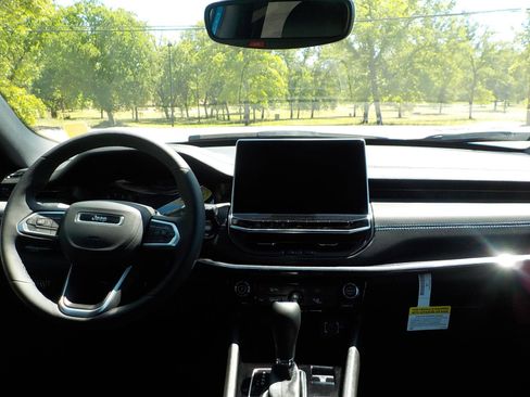 New 2025 Jeep Compass Latitude w/ Altitude Special Edition image 15