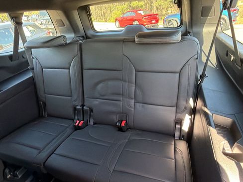 Used 2023 Chevrolet Suburban Z71 image 23