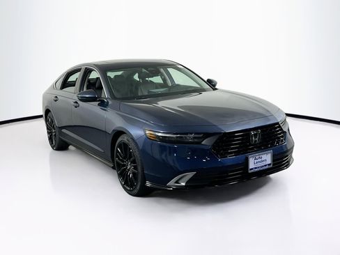 Used 2023 Honda Accord Touring image 3