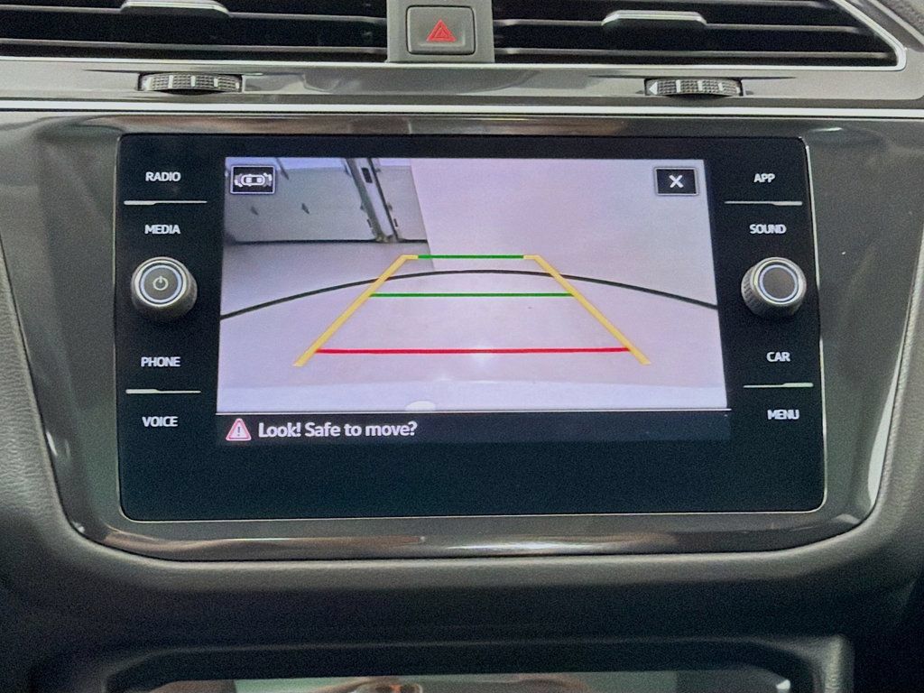 Used 2024 Volkswagen Tiguan SE w/ Panoramic Sunroof Package AWD/4WD image 13