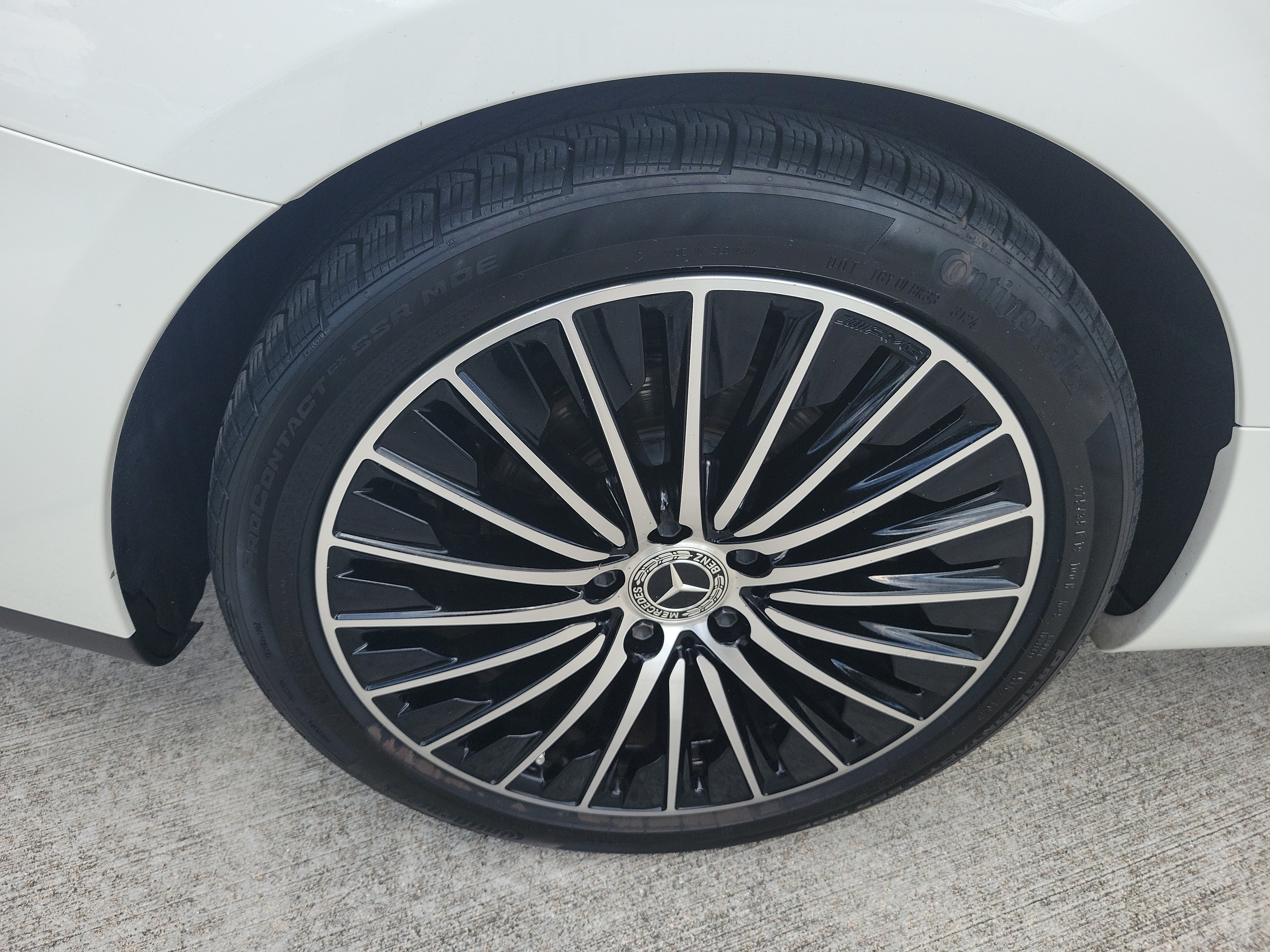 Used 2025 Mercedes-Benz CLE 300 4MATIC Coupe w/ AMG Line image 9