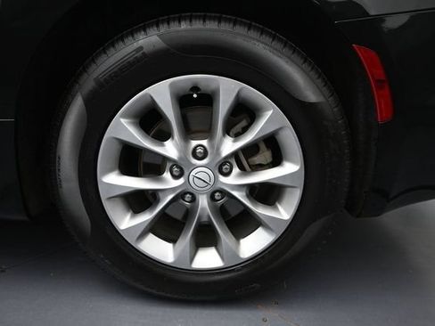Used 2026 Chrysler Pacifica Limited FWD image 15